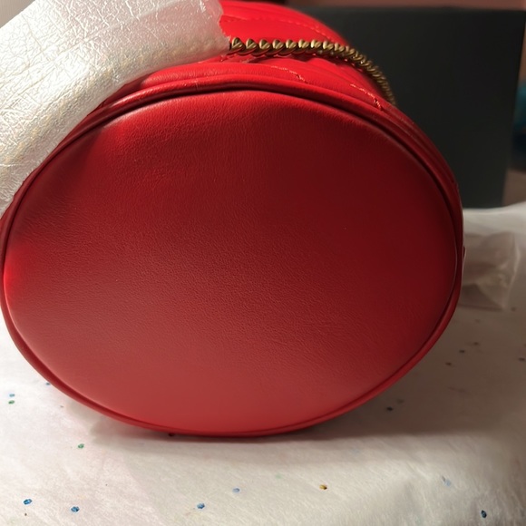 Authentic NEW Gucci GG Marmont Matelasse Leather Mini Bucket Bag Hibiscus Red - Picture 4 of 7